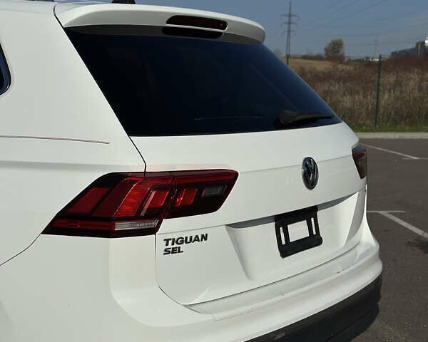 Белый Фольксваген Тигуан, объемом двигателя 2 л и пробегом 192 тыс. км за 17200 $, фото 28 на Automoto.ua