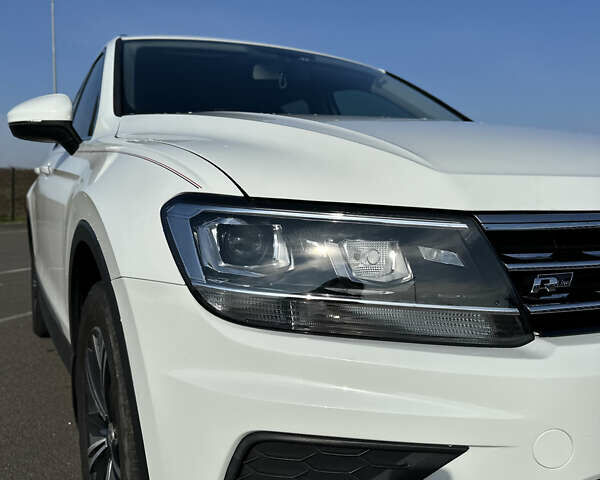 Белый Фольксваген Тигуан, объемом двигателя 2 л и пробегом 192 тыс. км за 17200 $, фото 16 на Automoto.ua