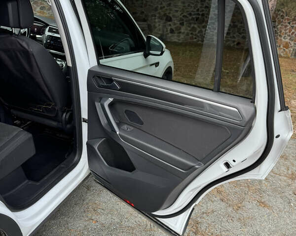 Білий Фольксваген Тігуан, об'ємом двигуна 1.98 л та пробігом 180 тис. км за 28700 $, фото 8 на Automoto.ua