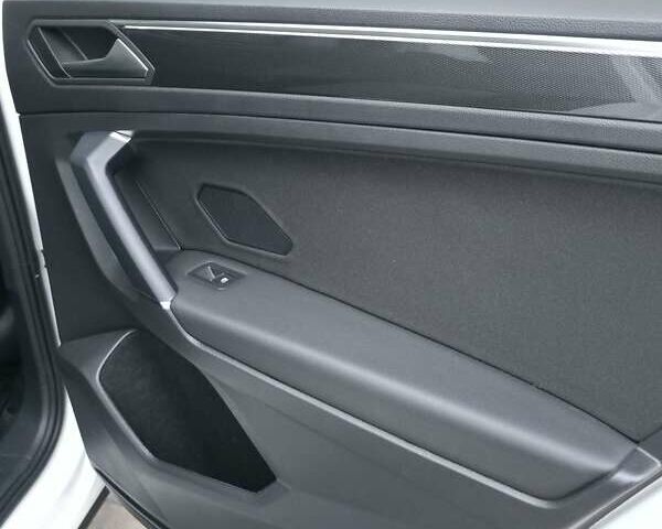 Білий Фольксваген Тігуан, об'ємом двигуна 1.97 л та пробігом 170 тис. км за 35000 $, фото 22 на Automoto.ua