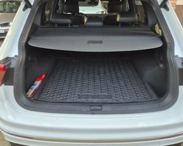 Белый Фольксваген Тигуан, объемом двигателя 1.98 л и пробегом 160 тыс. км за 29000 $, фото 3 на Automoto.ua