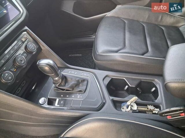 Білий Фольксваген Тігуан, об'ємом двигуна 2 л та пробігом 120 тис. км за 23400 $, фото 15 на Automoto.ua