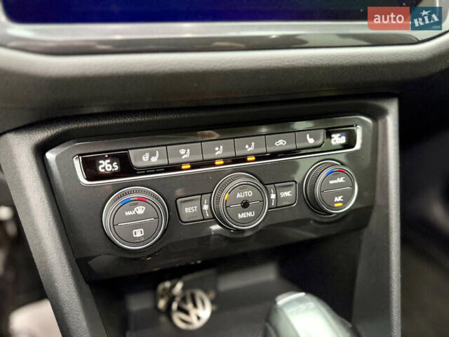 Білий Фольксваген Тігуан, об'ємом двигуна 2 л та пробігом 66 тис. км за 30999 $, фото 63 на Automoto.ua