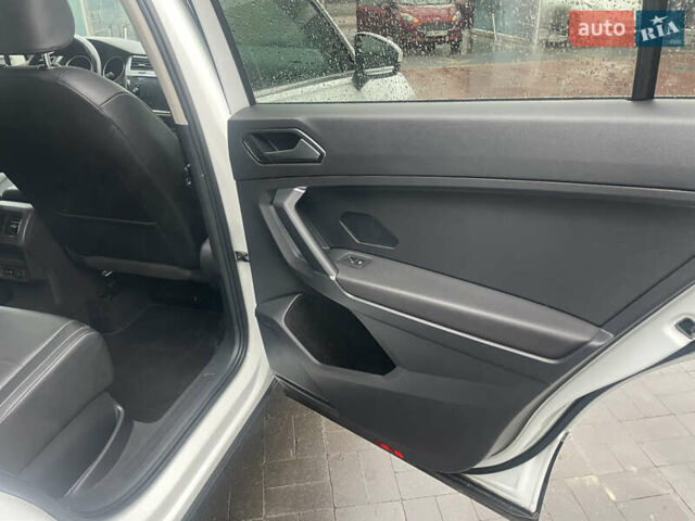 Белый Фольксваген Тигуан, объемом двигателя 1.98 л и пробегом 129 тыс. км за 17950 $, фото 19 на Automoto.ua