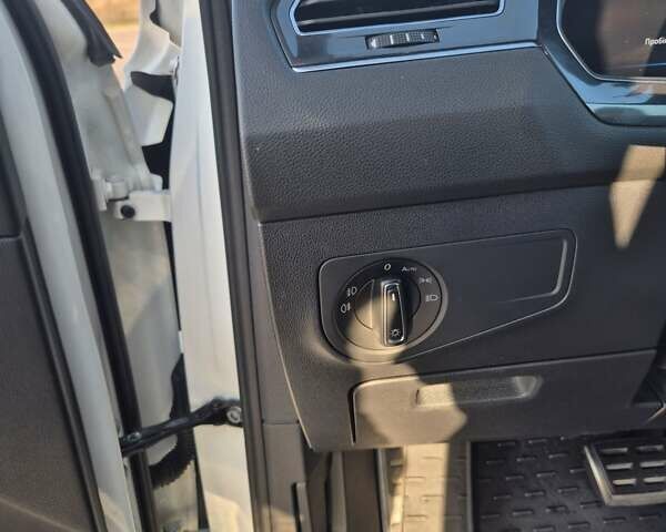 Белый Фольксваген Тигуан, объемом двигателя 1.98 л и пробегом 160 тыс. км за 29000 $, фото 14 на Automoto.ua