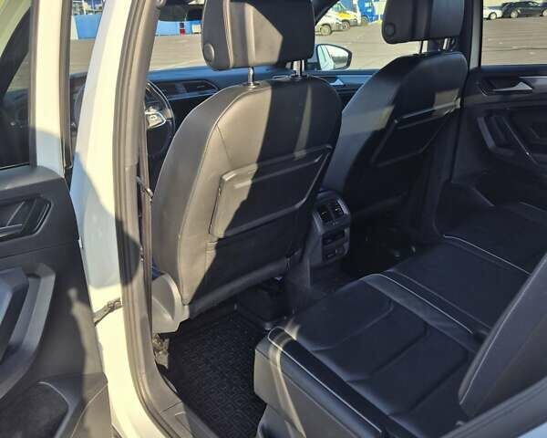 Белый Фольксваген Тигуан, объемом двигателя 1.98 л и пробегом 160 тыс. км за 29000 $, фото 17 на Automoto.ua