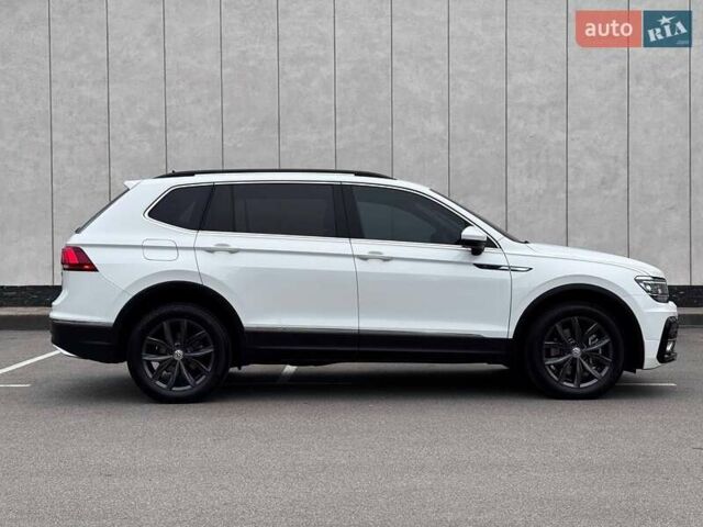 Белый Фольксваген Тигуан, объемом двигателя 2 л и пробегом 135 тыс. км за 21500 $, фото 14 на Automoto.ua