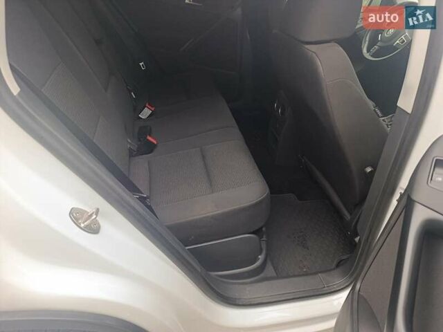 Белый Фольксваген Тигуан, объемом двигателя 2 л и пробегом 112 тыс. км за 14100 $, фото 6 на Automoto.ua