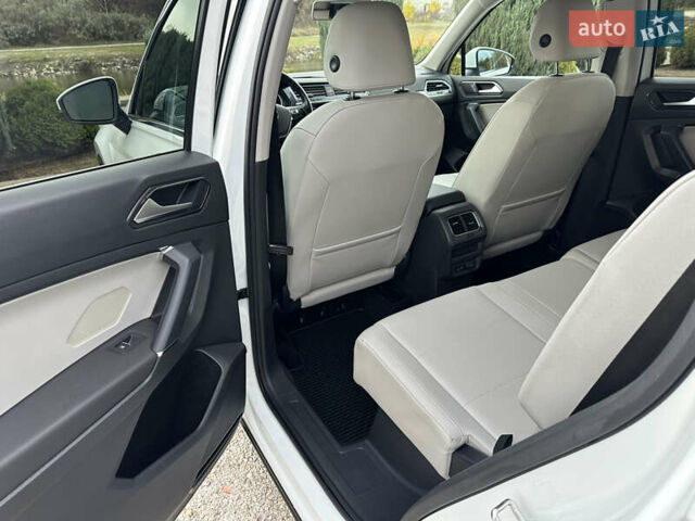 Білий Фольксваген Тігуан, об'ємом двигуна 2 л та пробігом 134 тис. км за 18500 $, фото 17 на Automoto.ua