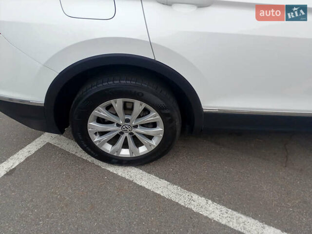 Білий Фольксваген Тігуан, об'ємом двигуна 2 л та пробігом 145 тис. км за 23600 $, фото 24 на Automoto.ua