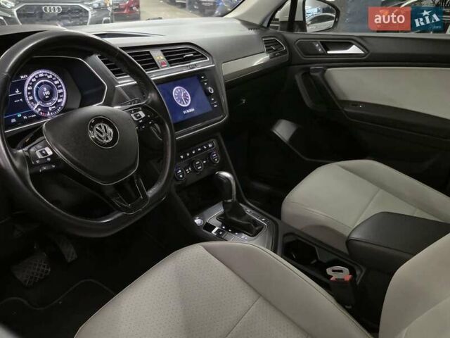 Белый Фольксваген Тигуан, объемом двигателя 2 л и пробегом 142 тыс. км за 21699 $, фото 5 на Automoto.ua