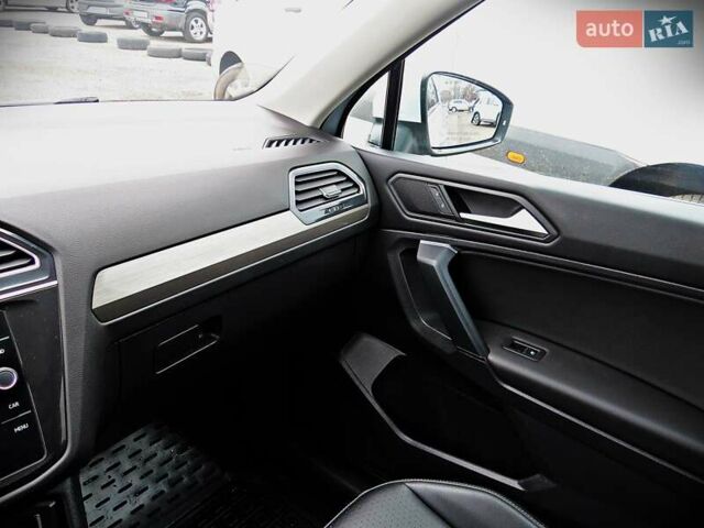 Білий Фольксваген Тігуан, об'ємом двигуна 2 л та пробігом 110 тис. км за 17800 $, фото 16 на Automoto.ua