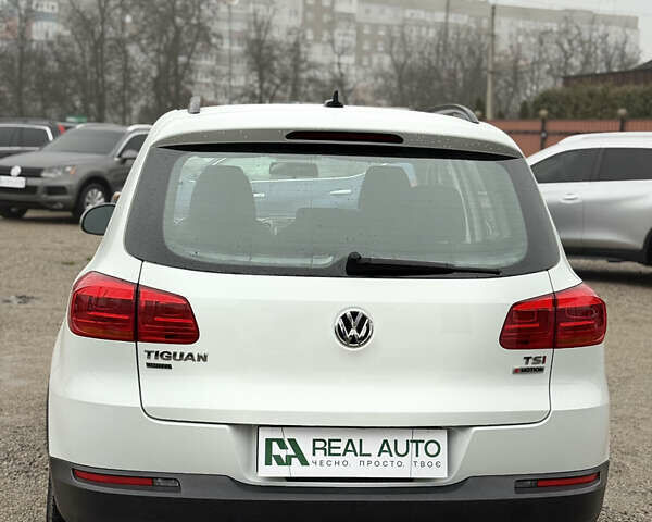 Белый Фольксваген Тигуан, объемом двигателя 2 л и пробегом 110 тыс. км за 14998 $, фото 4 на Automoto.ua