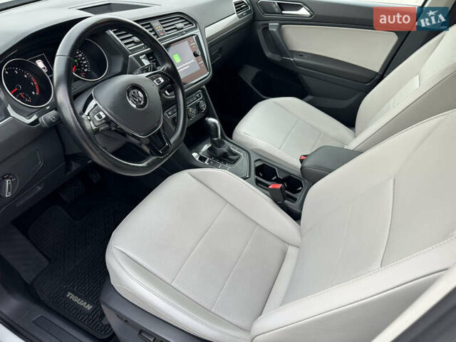 Білий Фольксваген Тігуан, об'ємом двигуна 2 л та пробігом 134 тис. км за 18500 $, фото 15 на Automoto.ua