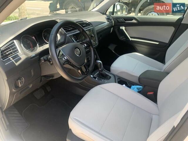 Білий Фольксваген Тігуан, об'ємом двигуна 1.98 л та пробігом 77 тис. км за 19999 $, фото 8 на Automoto.ua