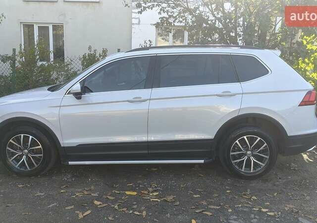 Белый Фольксваген Тигуан, объемом двигателя 2 л и пробегом 106 тыс. км за 22700 $, фото 4 на Automoto.ua