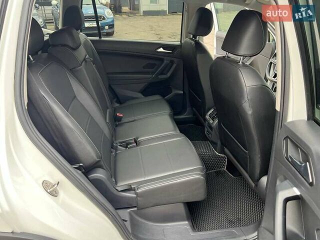 Белый Фольксваген Тигуан, объемом двигателя 2 л и пробегом 64 тыс. км за 17900 $, фото 23 на Automoto.ua