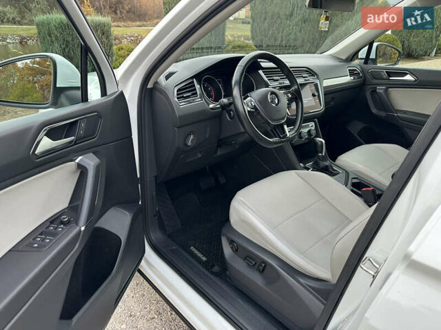 Білий Фольксваген Тігуан, об'ємом двигуна 2 л та пробігом 134 тис. км за 18500 $, фото 13 на Automoto.ua