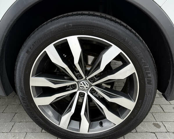 Белый Фольксваген Тигуан, объемом двигателя 1.97 л и пробегом 222 тыс. км за 27500 $, фото 13 на Automoto.ua