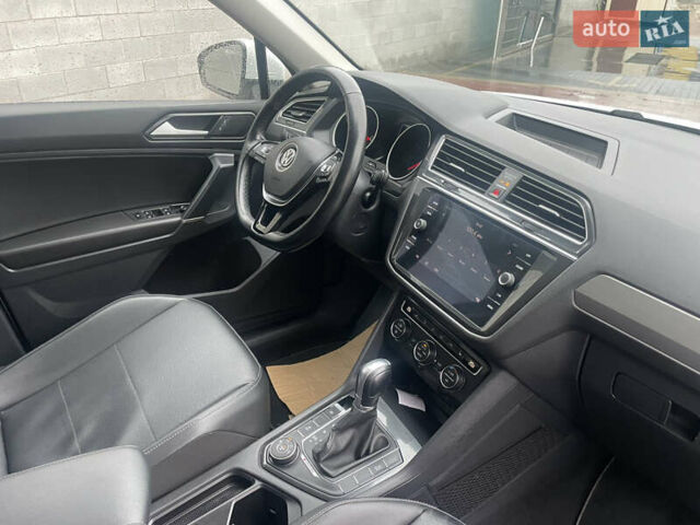 Белый Фольксваген Тигуан, объемом двигателя 1.98 л и пробегом 129 тыс. км за 17950 $, фото 25 на Automoto.ua