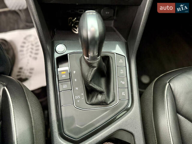 Білий Фольксваген Тігуан, об'ємом двигуна 2 л та пробігом 66 тис. км за 30999 $, фото 62 на Automoto.ua