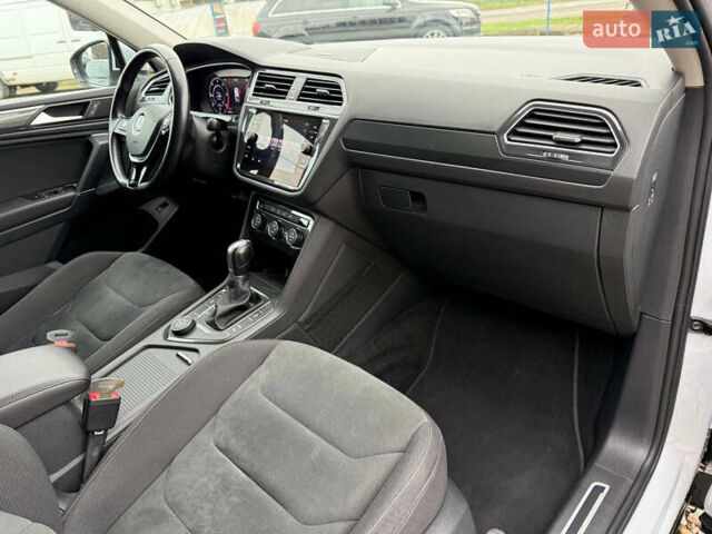 Білий Фольксваген Тігуан, об'ємом двигуна 1.97 л та пробігом 229 тис. км за 24950 $, фото 25 на Automoto.ua