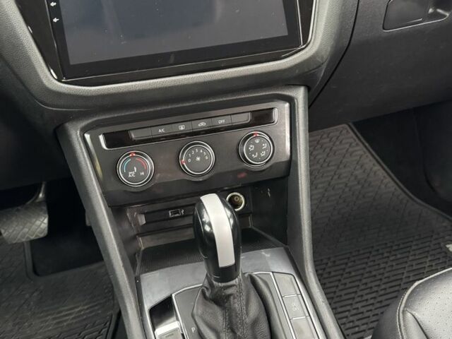 Белый Фольксваген Тигуан, объемом двигателя 2 л и пробегом 117 тыс. км за 17900 $, фото 14 на Automoto.ua