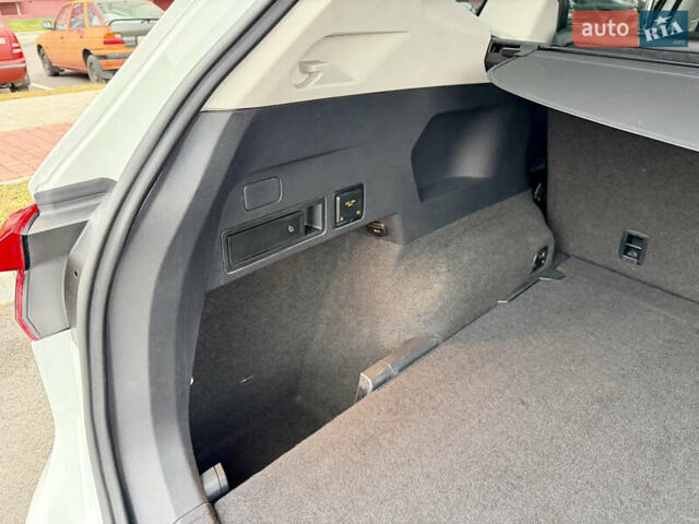 Білий Фольксваген Тігуан, об'ємом двигуна 2 л та пробігом 66 тис. км за 30999 $, фото 102 на Automoto.ua