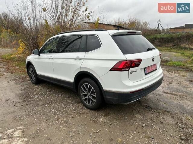 Белый Фольксваген Тигуан, объемом двигателя 2 л и пробегом 123 тыс. км за 17500 $, фото 4 на Automoto.ua