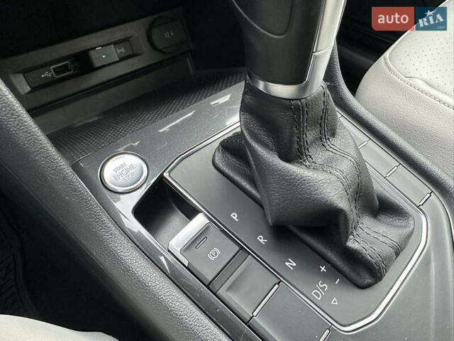 Білий Фольксваген Тігуан, об'ємом двигуна 2 л та пробігом 134 тис. км за 18500 $, фото 31 на Automoto.ua