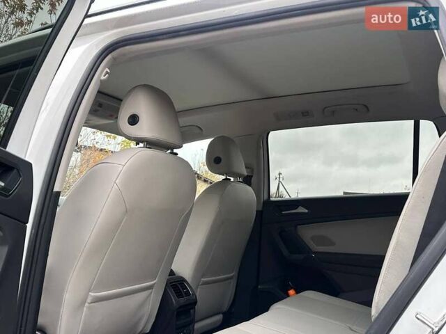 Белый Фольксваген Тигуан, объемом двигателя 2 л и пробегом 123 тыс. км за 17500 $, фото 8 на Automoto.ua