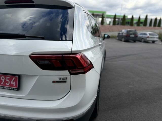 Белый Фольксваген Тигуан, объемом двигателя 2 л и пробегом 175 тыс. км за 18399 $, фото 6 на Automoto.ua