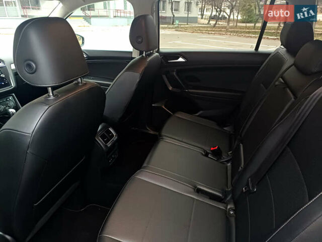 Білий Фольксваген Тігуан, об'ємом двигуна 2 л та пробігом 145 тис. км за 23600 $, фото 46 на Automoto.ua