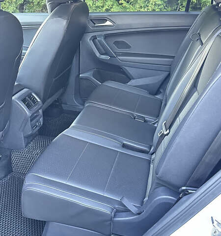 Белый Фольксваген Тигуан, объемом двигателя 1.98 л и пробегом 123 тыс. км за 23000 $, фото 6 на Automoto.ua