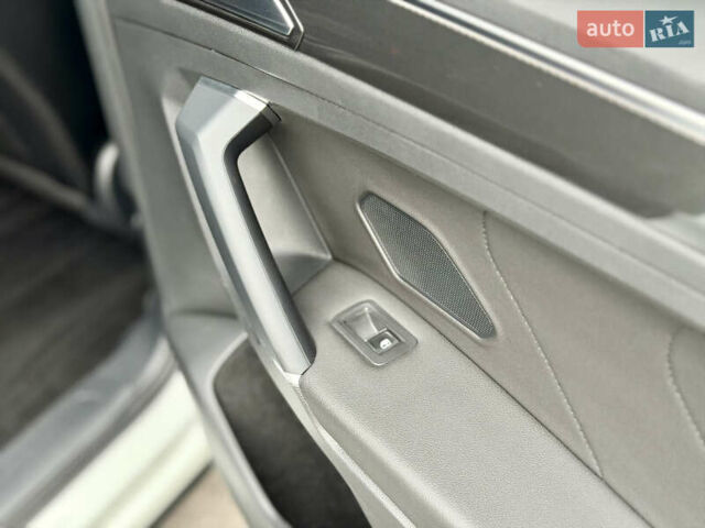 Білий Фольксваген Тігуан, об'ємом двигуна 2 л та пробігом 66 тис. км за 30999 $, фото 84 на Automoto.ua