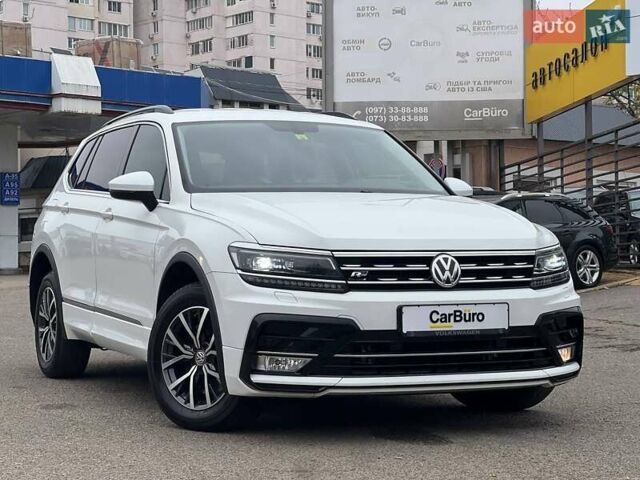 Белый Фольксваген Тигуан, объемом двигателя 2 л и пробегом 64 тыс. км за 17900 $, фото 1 на Automoto.ua