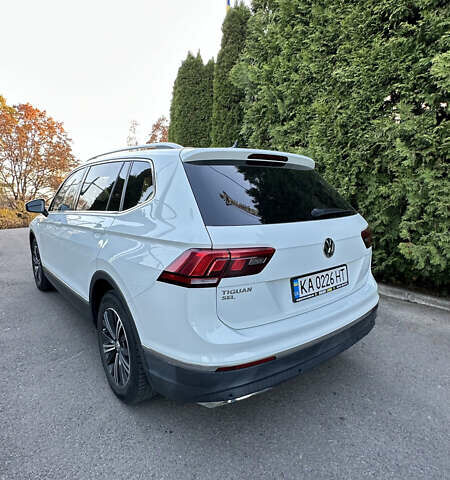 Белый Фольксваген Тигуан, объемом двигателя 1.98 л и пробегом 123 тыс. км за 23000 $, фото 3 на Automoto.ua