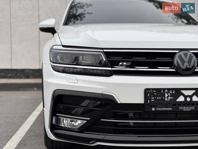 Белый Фольксваген Тигуан, объемом двигателя 2 л и пробегом 135 тыс. км за 21500 $, фото 4 на Automoto.ua