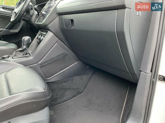 Білий Фольксваген Тігуан, об'ємом двигуна 2 л та пробігом 182 тис. км за 31600 $, фото 84 на Automoto.ua