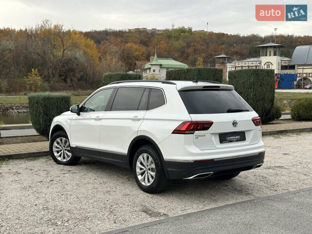 Білий Фольксваген Тігуан, об'ємом двигуна 2 л та пробігом 134 тис. км за 18500 $, фото 6 на Automoto.ua