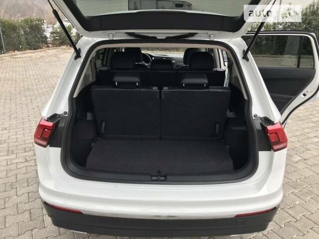 Белый Фольксваген Тигуан, объемом двигателя 2 л и пробегом 70 тыс. км за 18900 $, фото 7 на Automoto.ua