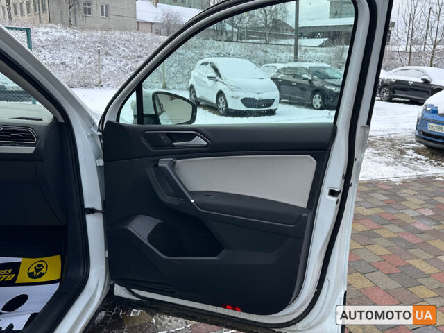 Белый Фольксваген Тигуан, объемом двигателя 2 л и пробегом 116 тыс. км за 19500 $, фото 21 на Automoto.ua