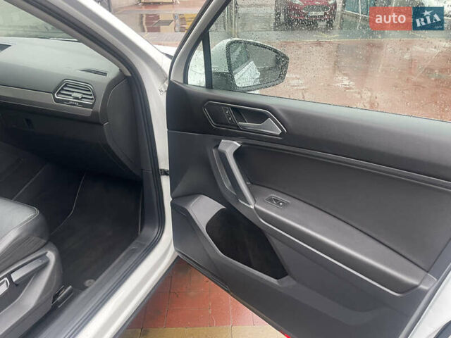 Белый Фольксваген Тигуан, объемом двигателя 1.98 л и пробегом 129 тыс. км за 17950 $, фото 23 на Automoto.ua