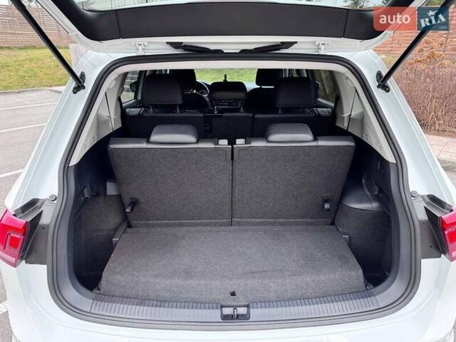 Белый Фольксваген Тигуан, объемом двигателя 2 л и пробегом 135 тыс. км за 21500 $, фото 16 на Automoto.ua