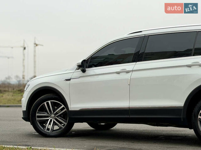 Білий Фольксваген Тігуан, об'ємом двигуна 2 л та пробігом 66 тис. км за 30999 $, фото 37 на Automoto.ua