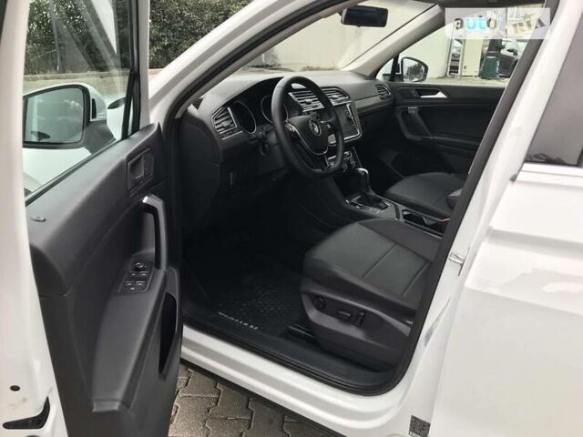 Белый Фольксваген Тигуан, объемом двигателя 2 л и пробегом 70 тыс. км за 18900 $, фото 3 на Automoto.ua