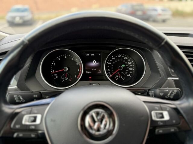 Белый Фольксваген Тигуан, объемом двигателя 2 л и пробегом 175 тыс. км за 18399 $, фото 22 на Automoto.ua