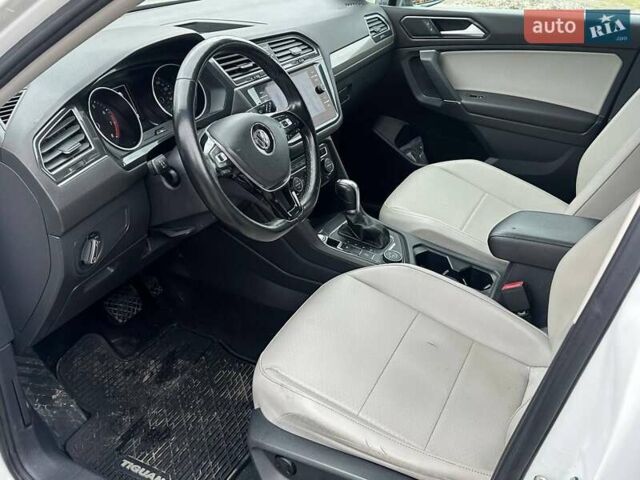 Белый Фольксваген Тигуан, объемом двигателя 2 л и пробегом 123 тыс. км за 17500 $, фото 3 на Automoto.ua