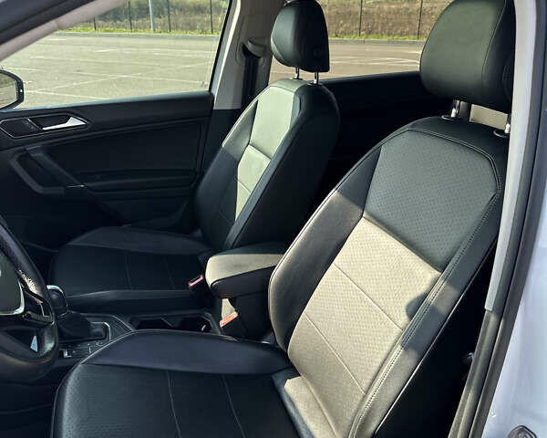 Белый Фольксваген Тигуан, объемом двигателя 2 л и пробегом 192 тыс. км за 17200 $, фото 53 на Automoto.ua