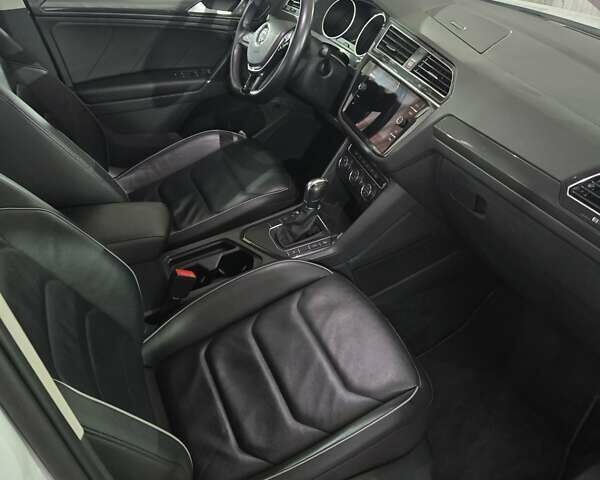 Белый Фольксваген Тигуан, объемом двигателя 2 л и пробегом 102 тыс. км за 25500 $, фото 19 на Automoto.ua